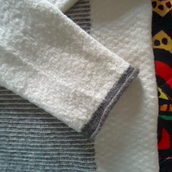 CYRUS Sweater Sz M - Picture 5 of 9